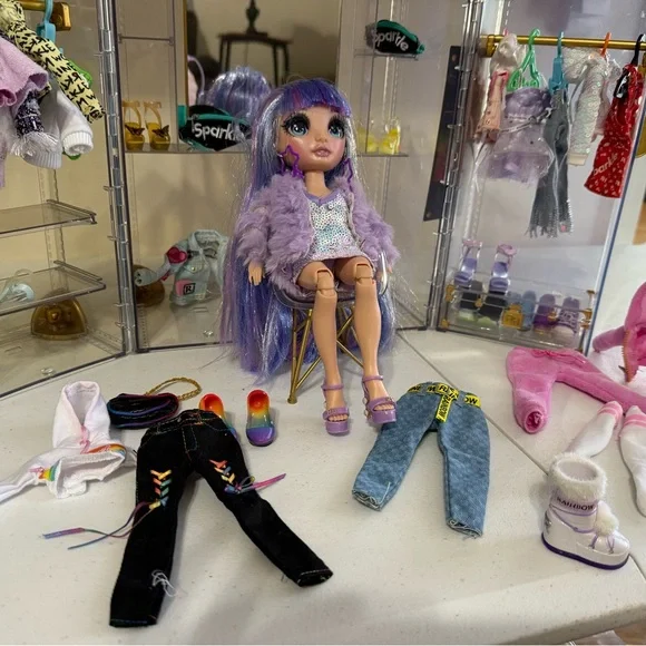 Rainbow High Deluxe Fashion Closet Playset with Doll, Clothes, Shoes and More! - Picture 5 of 12